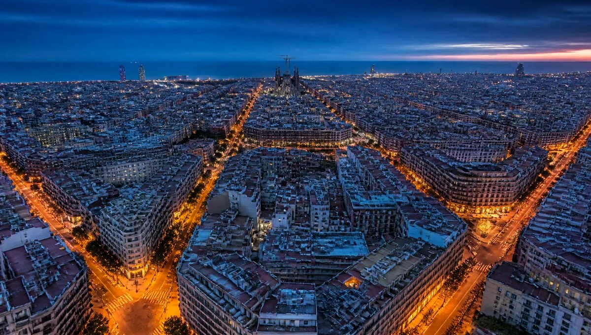 Vista de Barcelona al anochecer